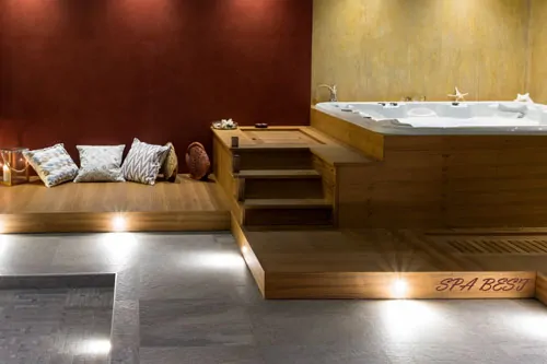 Многоуровневый подиум для джакузи в спа отеле