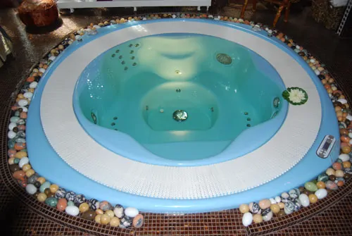 Гидротерапия и термальная вода уже давно признаны важными средствами для лечения многих недугов. Лечебные ванны, подводный массаж применяются во многих бальнеотерапевтических комплексах.