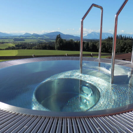 skimmer jacuzzi vs overflow hot tub